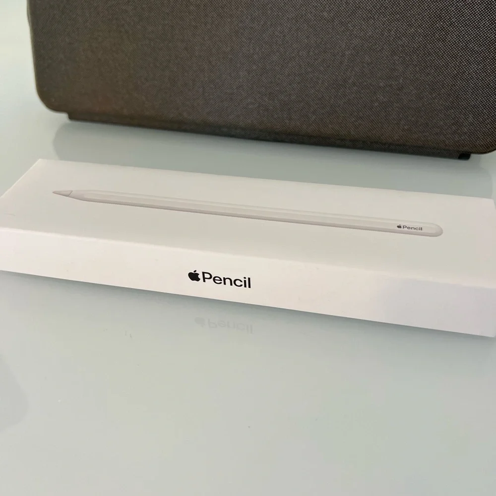 Apple iPad Pro + Accessories 5th Gen 256GB, Wi-Fi, 12.9 in - Silver